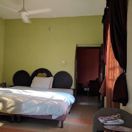 Room In Lodge - Clen-Phil Hotels And Suite Port Harcourt Exterior photo