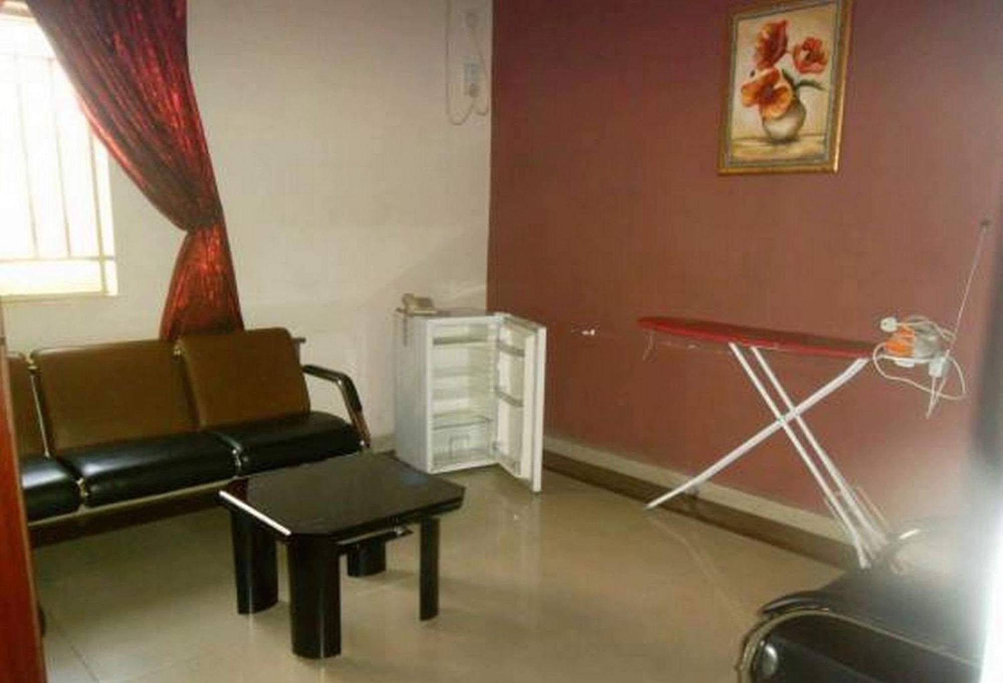 Room In Lodge - Clen-Phil Hotels And Suite Port Harcourt Exterior photo