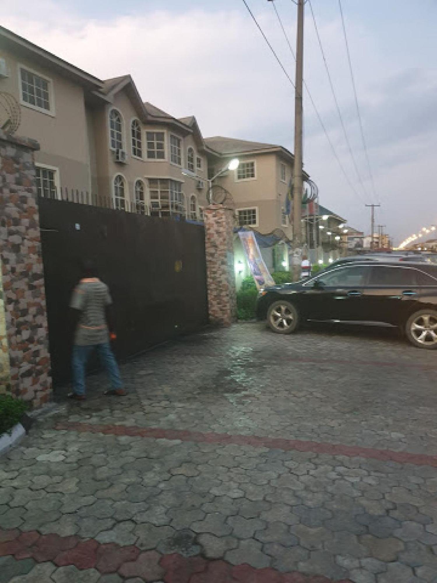 Room In Lodge - Clen-Phil Hotels And Suite Port Harcourt Exterior photo